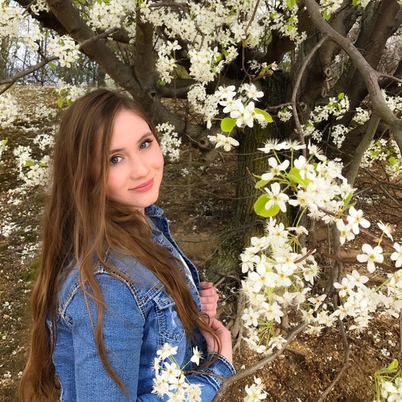 Meet your Posher, Hannah - Picture 2 of 2